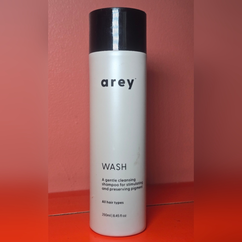 Wash Women Hair Shampoo - Black and White